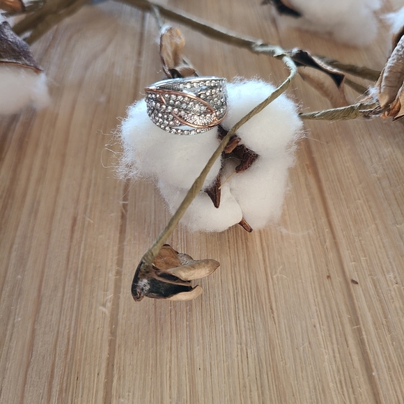 💥💥NEW💥💥Beautiful Twisted ROSE GOLD and SILVER Plated CZ cocktail ring - Picture 6 of 11